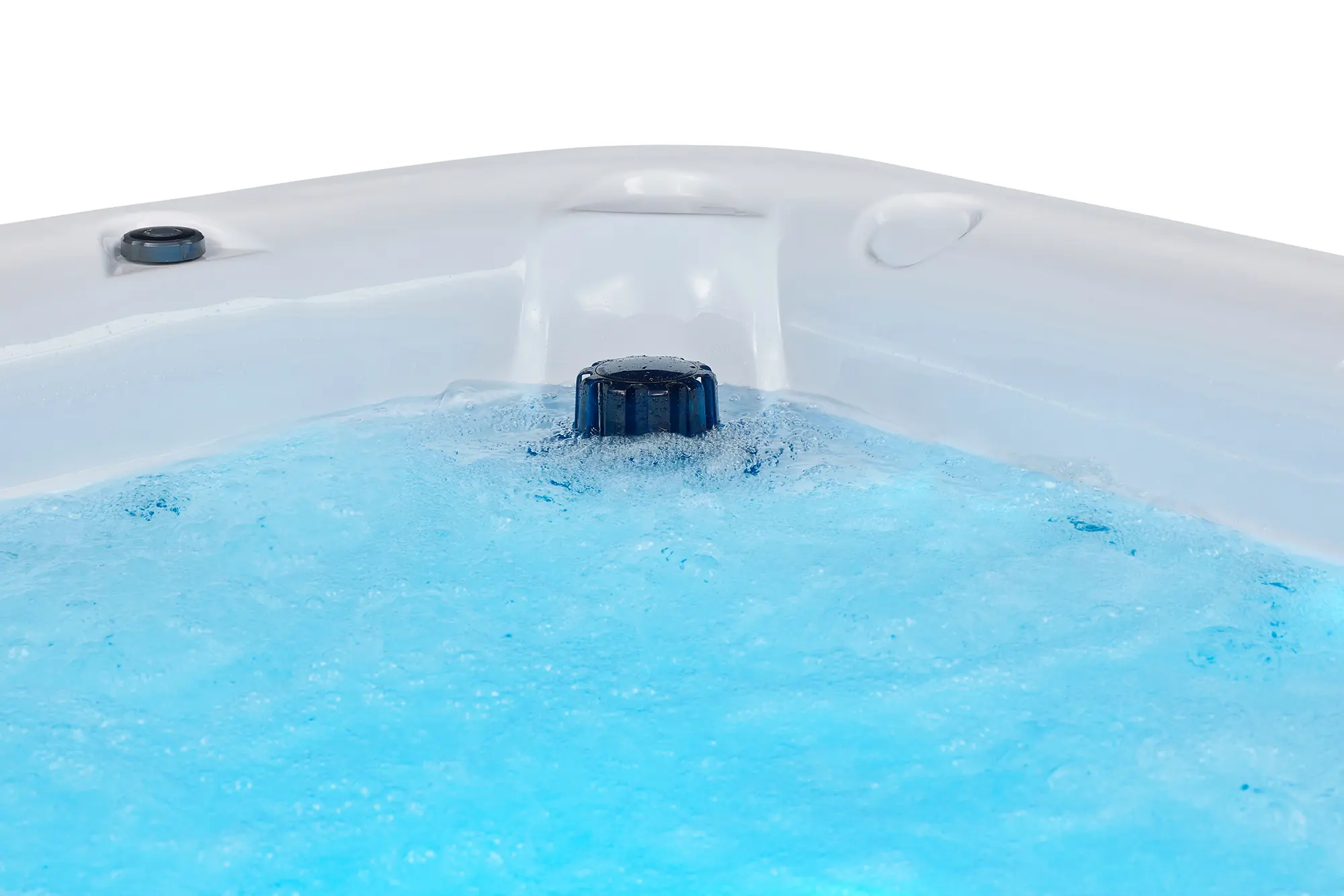 Top-skimming filtration system in the Onyx X8E spa